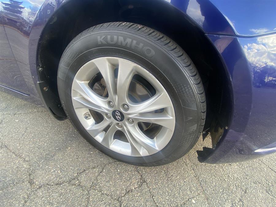 2012 Hyundai Sonata 4dr Sdn 2.4L Auto Limited, available for sale in Stratford, Connecticut | Wiz Leasing Inc. Stratford, Connecticut 2012 Hyundai Sonata 4dr Sdn 2.4L Auto Limited, available for sale in Stratford, Connecticut | Wiz Leasing Inc. Stratford, Connecticut