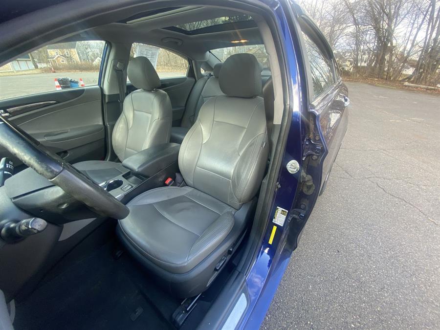 2012 Hyundai Sonata 4dr Sdn 2.4L Auto Limited, available for sale in Stratford, Connecticut | Wiz Leasing Inc. Stratford, Connecticut 2012 Hyundai Sonata 4dr Sdn 2.4L Auto Limited, available for sale in Stratford, Connecticut | Wiz Leasing Inc. Stratford, Connecticut