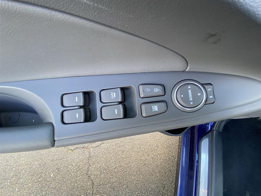 2012 Hyundai Sonata 4dr Sdn 2.4L Auto Limited, available for sale in Stratford, Connecticut | Wiz Leasing Inc. Stratford, Connecticut 2012 Hyundai Sonata 4dr Sdn 2.4L Auto Limited, available for sale in Stratford, Connecticut | Wiz Leasing Inc. Stratford, Connecticut