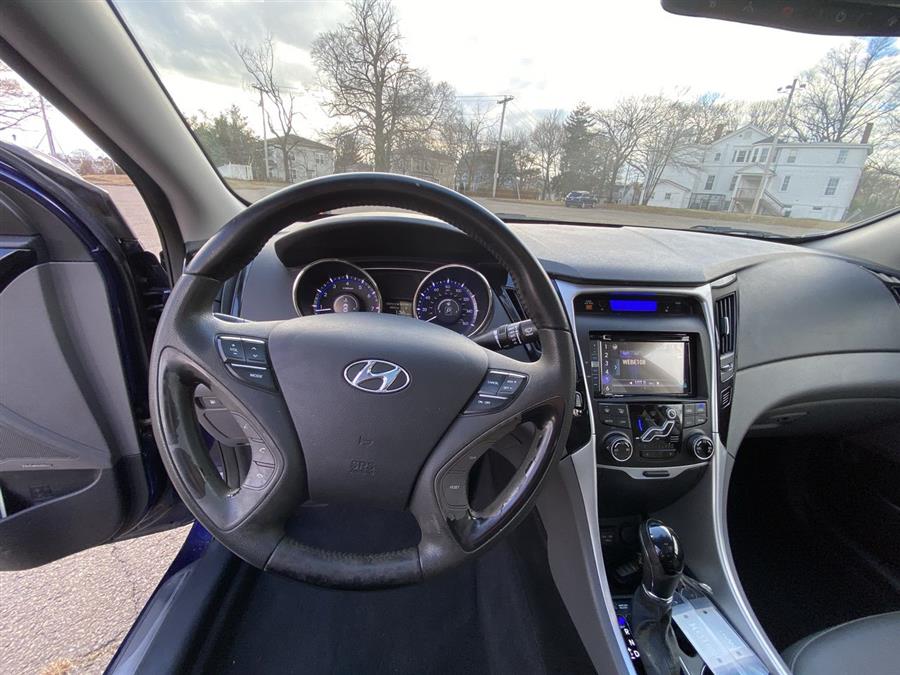 2012 Hyundai Sonata 4dr Sdn 2.4L Auto Limited, available for sale in Stratford, Connecticut | Wiz Leasing Inc. Stratford, Connecticut 2012 Hyundai Sonata 4dr Sdn 2.4L Auto Limited, available for sale in Stratford, Connecticut | Wiz Leasing Inc. Stratford, Connecticut