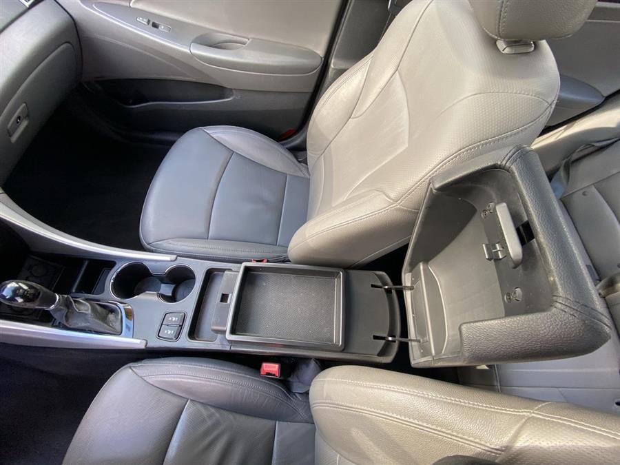 2012 Hyundai Sonata 4dr Sdn 2.4L Auto Limited, available for sale in Stratford, Connecticut | Wiz Leasing Inc. Stratford, Connecticut 2012 Hyundai Sonata 4dr Sdn 2.4L Auto Limited, available for sale in Stratford, Connecticut | Wiz Leasing Inc. Stratford, Connecticut