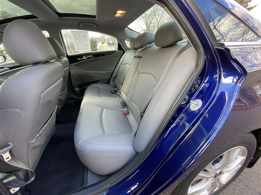 2012 Hyundai Sonata 4dr Sdn 2.4L Auto Limited, available for sale in Stratford, Connecticut | Wiz Leasing Inc. Stratford, Connecticut 2012 Hyundai Sonata 4dr Sdn 2.4L Auto Limited, available for sale in Stratford, Connecticut | Wiz Leasing Inc. Stratford, Connecticut