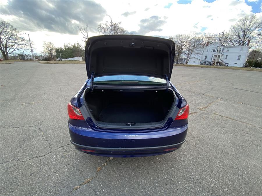 2012 Hyundai Sonata 4dr Sdn 2.4L Auto Limited, available for sale in Stratford, Connecticut | Wiz Leasing Inc. Stratford, Connecticut 2012 Hyundai Sonata 4dr Sdn 2.4L Auto Limited, available for sale in Stratford, Connecticut | Wiz Leasing Inc. Stratford, Connecticut