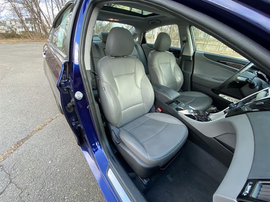 2012 Hyundai Sonata 4dr Sdn 2.4L Auto Limited, available for sale in Stratford, Connecticut | Wiz Leasing Inc. Stratford, Connecticut 2012 Hyundai Sonata 4dr Sdn 2.4L Auto Limited, available for sale in Stratford, Connecticut | Wiz Leasing Inc. Stratford, Connecticut