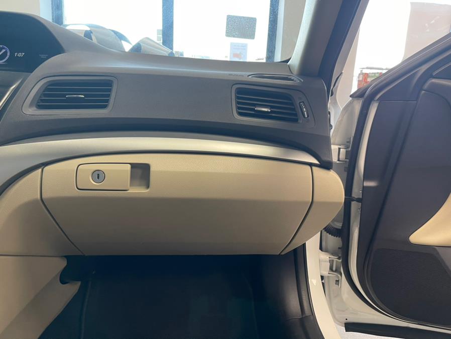 2017 Acura ILX Sedan w/AcuraWatch Plus, available for sale in Inwood, New York | 5 Towns Drive. Inwood, New York 2017 Acura ILX Sedan w/AcuraWatch Plus, available for sale in Inwood, New York | 5 Towns Drive. Inwood, New York