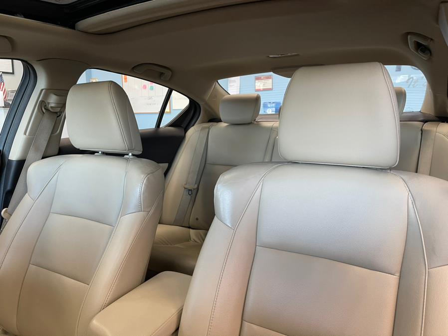 2017 Acura ILX Sedan w/AcuraWatch Plus, available for sale in Inwood, New York | 5 Towns Drive. Inwood, New York 2017 Acura ILX Sedan w/AcuraWatch Plus, available for sale in Inwood, New York | 5 Towns Drive. Inwood, New York