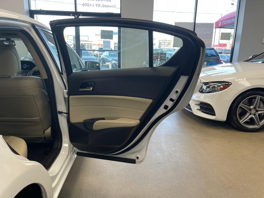 2017 Acura ILX Sedan w/AcuraWatch Plus, available for sale in Inwood, New York | 5 Towns Drive. Inwood, New York 2017 Acura ILX Sedan w/AcuraWatch Plus, available for sale in Inwood, New York | 5 Towns Drive. Inwood, New York