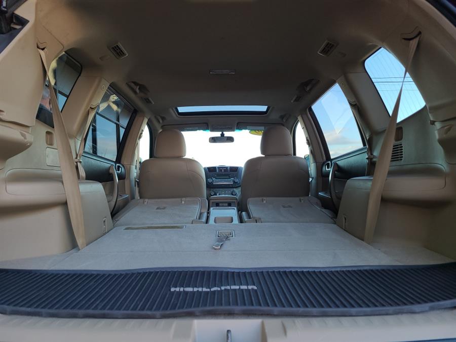 2009 Toyota Highlander 4WD 4dr V6 Sport, available for sale in Waterbury, Connecticut | National Auto Brokers, Inc.. Waterbury, Connecticut 2009 Toyota Highlander 4WD 4dr V6 Sport, available for sale in Waterbury, Connecticut | National Auto Brokers, Inc.. Waterbury, Connecticut