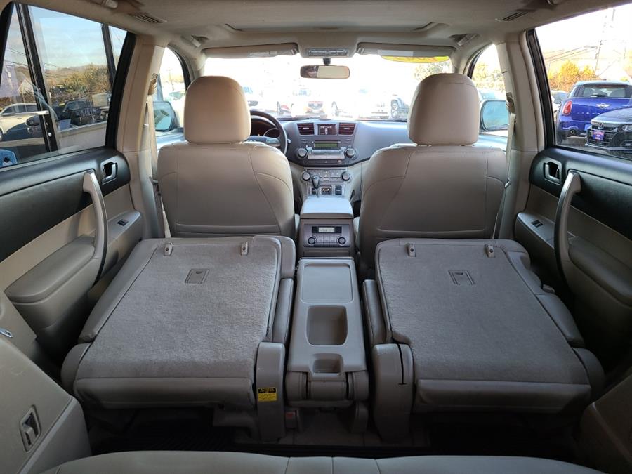 2009 Toyota Highlander 4WD 4dr V6 Sport, available for sale in Waterbury, Connecticut | National Auto Brokers, Inc.. Waterbury, Connecticut 2009 Toyota Highlander 4WD 4dr V6 Sport, available for sale in Waterbury, Connecticut | National Auto Brokers, Inc.. Waterbury, Connecticut