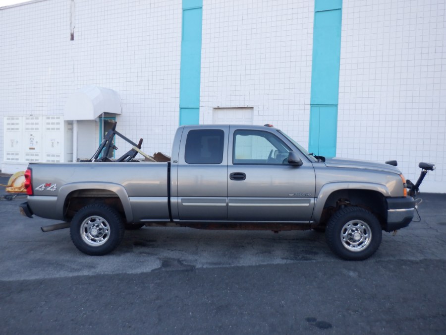 2006 Chevrolet Silverado 2500HD Ext Cab 143.5" WB 4WD LT1, available for sale in Milford, Connecticut | Dealertown Auto Wholesalers. Milford, Connecticut