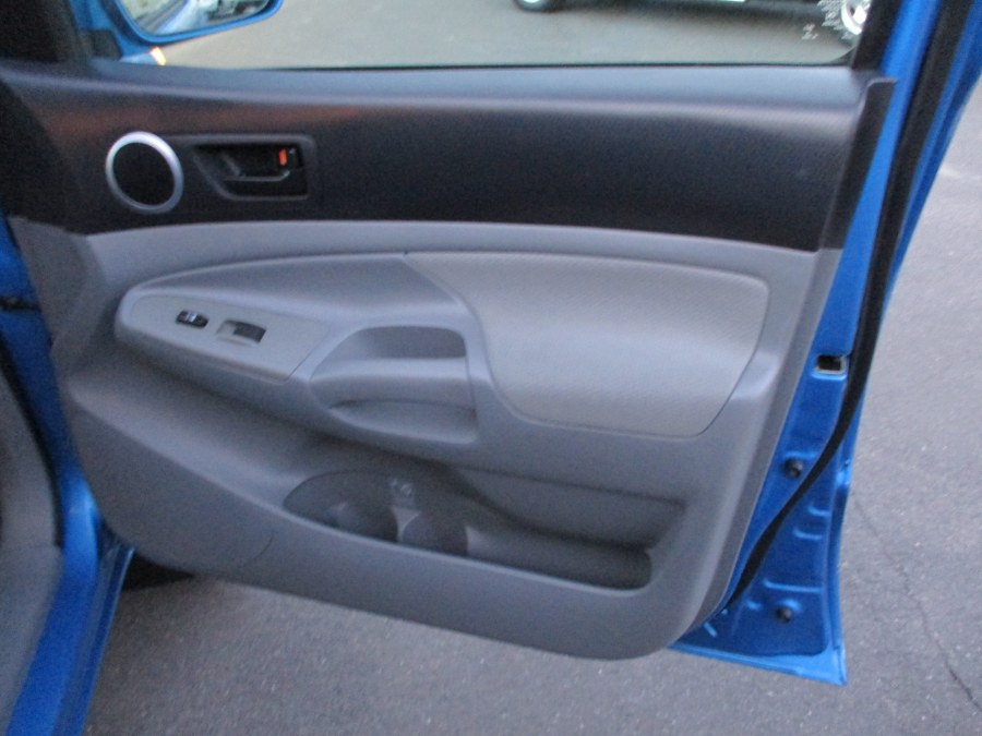 2005 Toyota Tacoma Double 128" Auto 4WD (SE), available for sale in Suffield, Connecticut | Suffield Auto LLC. Suffield, Connecticut 2005 Toyota Tacoma Double 128" Auto 4WD (SE), available for sale in Suffield, Connecticut | Suffield Auto LLC. Suffield, Connecticut