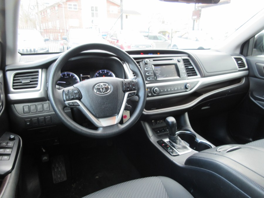 2019 Toyota Highlander LE V6 AWD (Natl), available for sale in Linden, New Jersey | Route 27 Auto Mall. Linden, New Jersey 2019 Toyota Highlander LE V6 AWD (Natl), available for sale in Linden, New Jersey | Route 27 Auto Mall. Linden, New Jersey