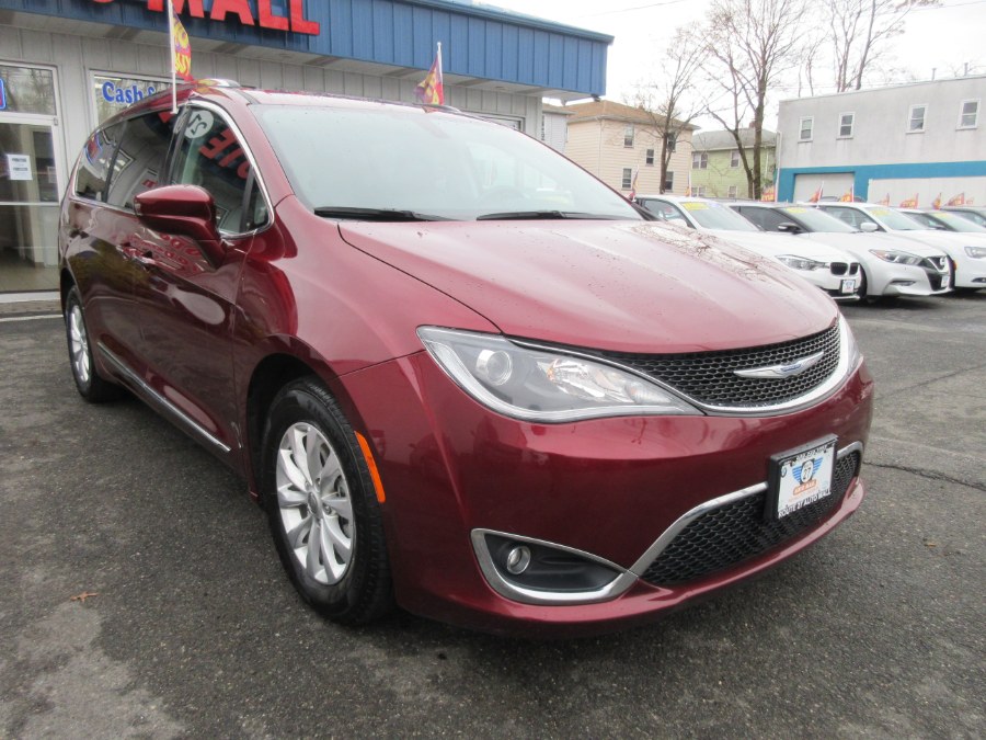 Used Chrysler Pacifica Touring L FWD 2019 | Route 27 Auto Mall. Linden, New Jersey Used Chrysler Pacifica Touring L FWD 2019 | Route 27 Auto Mall. Linden, New Jersey
