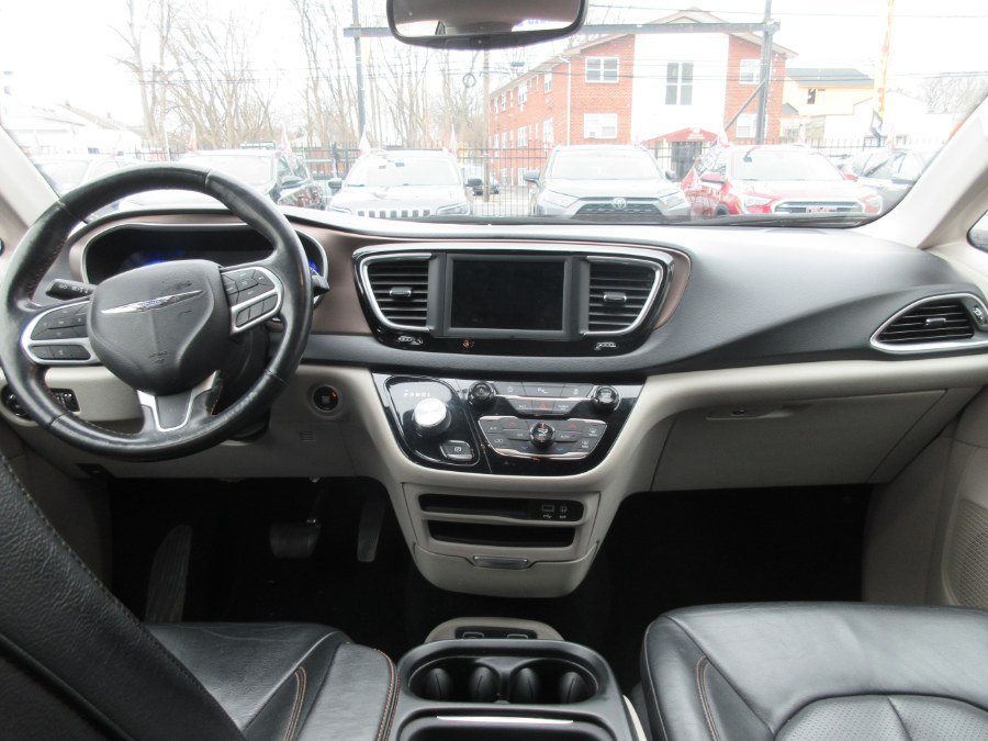 Used Chrysler Pacifica Touring L FWD 2019 | Route 27 Auto Mall. Linden, New Jersey Used Chrysler Pacifica Touring L FWD 2019 | Route 27 Auto Mall. Linden, New Jersey