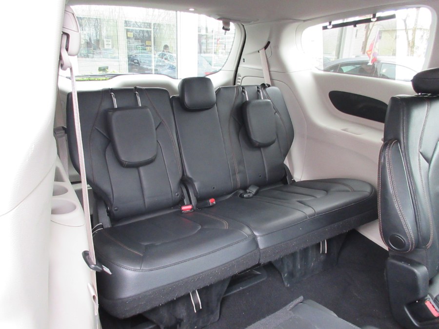 Used Chrysler Pacifica Touring L FWD 2019 | Route 27 Auto Mall. Linden, New Jersey Used Chrysler Pacifica Touring L FWD 2019 | Route 27 Auto Mall. Linden, New Jersey