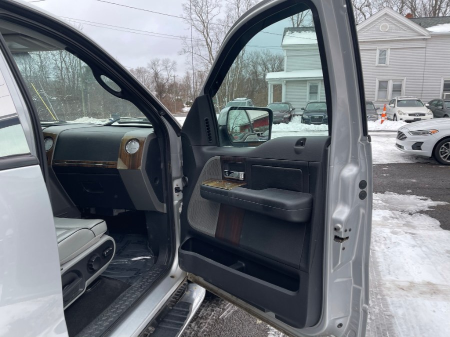 2006 Lincoln Mark LT 4WD Supercrew 139" Leather & Sunroof, available for sale in East Windsor, Connecticut | Toro Auto. East Windsor, Connecticut 2006 Lincoln Mark LT 4WD Supercrew 139" Leather & Sunroof, available for sale in East Windsor, Connecticut | Toro Auto. East Windsor, Connecticut