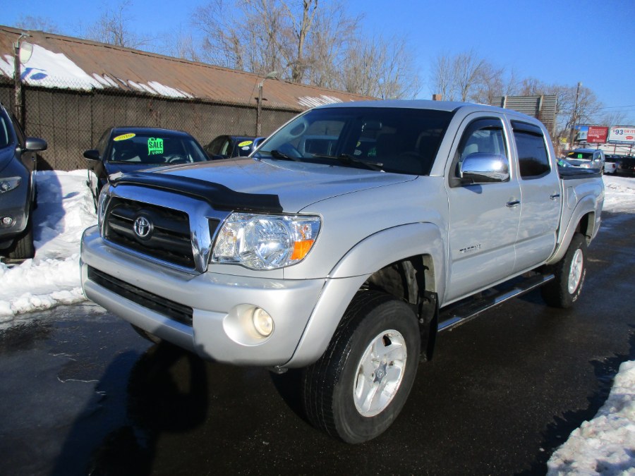2007 Toyota Tacoma SR5 V6 4wd, available for sale in Meriden, Connecticut | Cos Central Auto. Meriden, Connecticut 2007 Toyota Tacoma SR5 V6 4wd, available for sale in Meriden, Connecticut | Cos Central Auto. Meriden, Connecticut