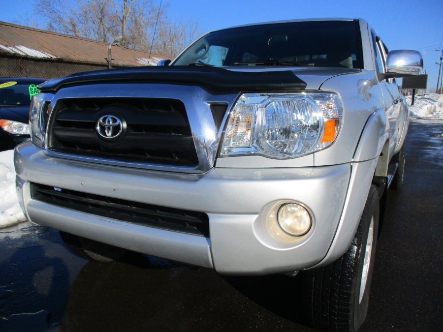 2007 Toyota Tacoma SR5 V6 4wd, available for sale in Meriden, Connecticut | Cos Central Auto. Meriden, Connecticut 2007 Toyota Tacoma SR5 V6 4wd, available for sale in Meriden, Connecticut | Cos Central Auto. Meriden, Connecticut