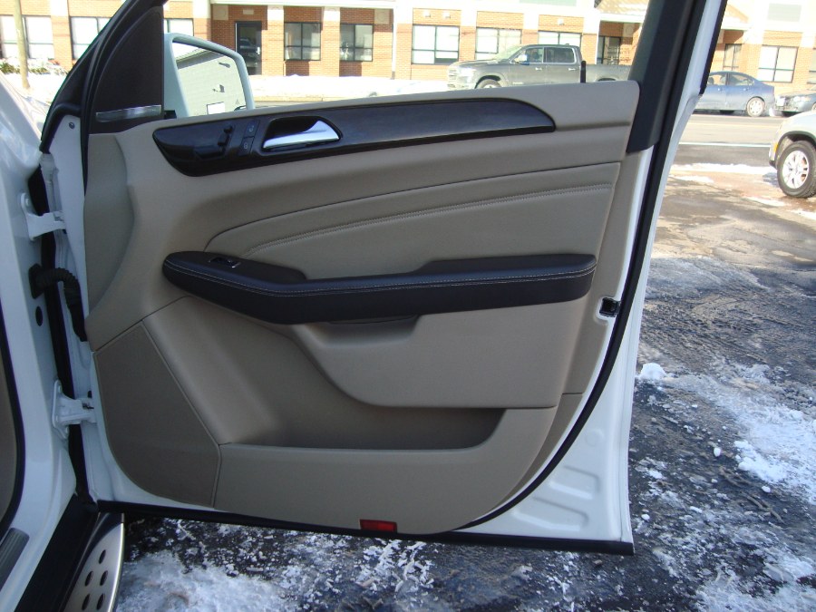 2015 Mercedes-Benz M-Class 4MATIC 4dr ML350, available for sale in Manchester, Connecticut | Yara Motors. Manchester, Connecticut 2015 Mercedes-Benz M-Class 4MATIC 4dr ML350, available for sale in Manchester, Connecticut | Yara Motors. Manchester, Connecticut