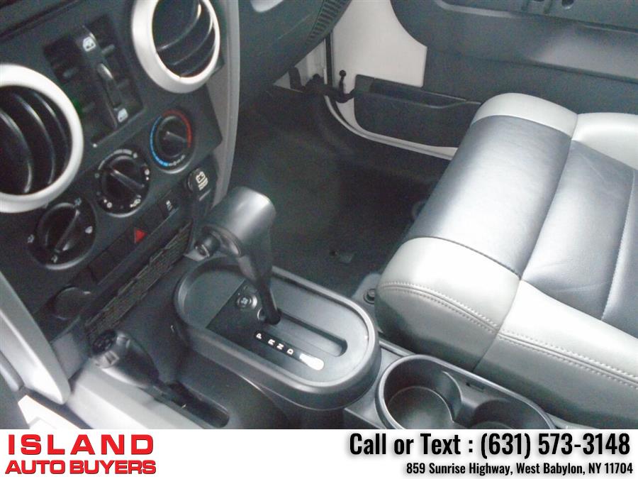 Used Jeep Wrangler Unlimited Sahara 4x4 4dr SUV 2010 | Island Auto Buyers. West Babylon, New York Used Jeep Wrangler Unlimited Sahara 4x4 4dr SUV 2010 | Island Auto Buyers. West Babylon, New York