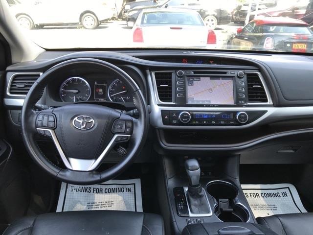 Used Toyota Highlander XLE 2017 | Hillside Auto Outlet. Jamaica, New York Used Toyota Highlander XLE 2017 | Hillside Auto Outlet. Jamaica, New York