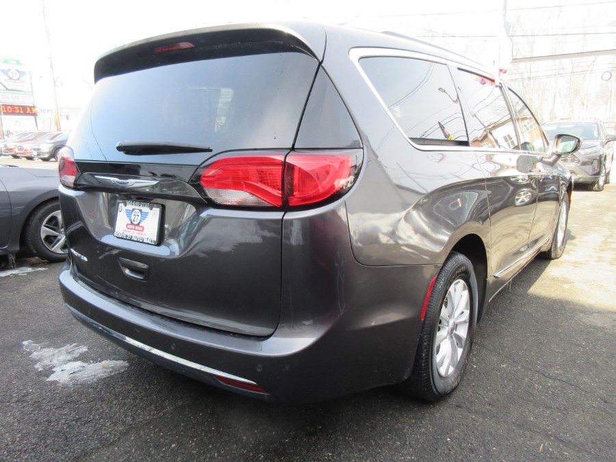 Used Chrysler Pacifica Touring L FWD 2019 | Route 27 Auto Mall. Linden, New Jersey Used Chrysler Pacifica Touring L FWD 2019 | Route 27 Auto Mall. Linden, New Jersey