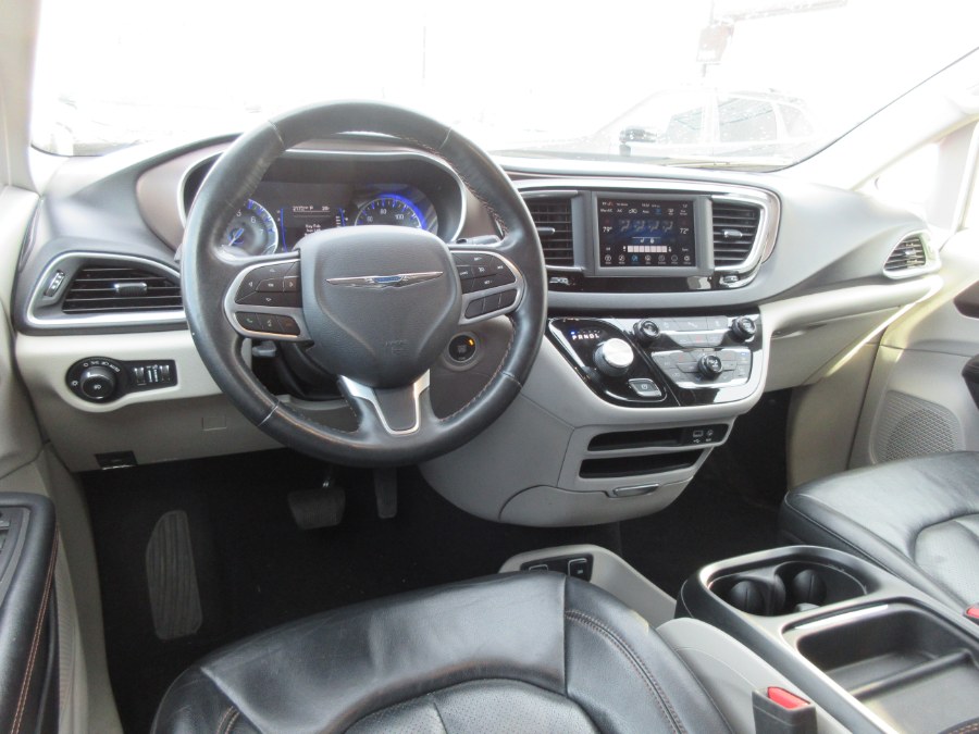 Used Chrysler Pacifica Touring L FWD 2019 | Route 27 Auto Mall. Linden, New Jersey Used Chrysler Pacifica Touring L FWD 2019 | Route 27 Auto Mall. Linden, New Jersey