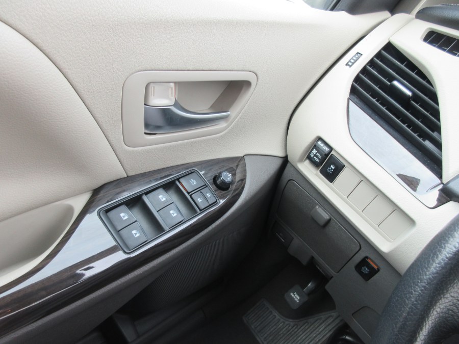 2019 Toyota Sienna XLE FWD 8-Passenger (Natl), available for sale in Linden, New Jersey | Route 27 Auto Mall. Linden, New Jersey 2019 Toyota Sienna XLE FWD 8-Passenger (Natl), available for sale in Linden, New Jersey | Route 27 Auto Mall. Linden, New Jersey