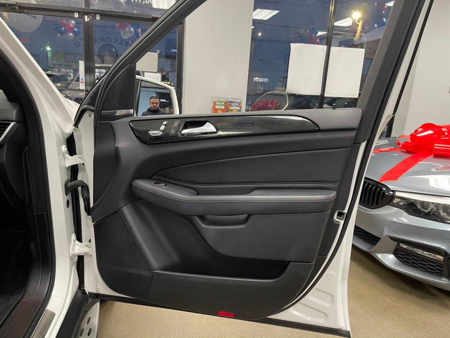 2017 Mercedes-Benz GLE GLE 350 4MATIC SUV, available for sale in Inwood, New York | 5 Towns Drive. Inwood, New York 2017 Mercedes-Benz GLE GLE 350 4MATIC SUV, available for sale in Inwood, New York | 5 Towns Drive. Inwood, New York