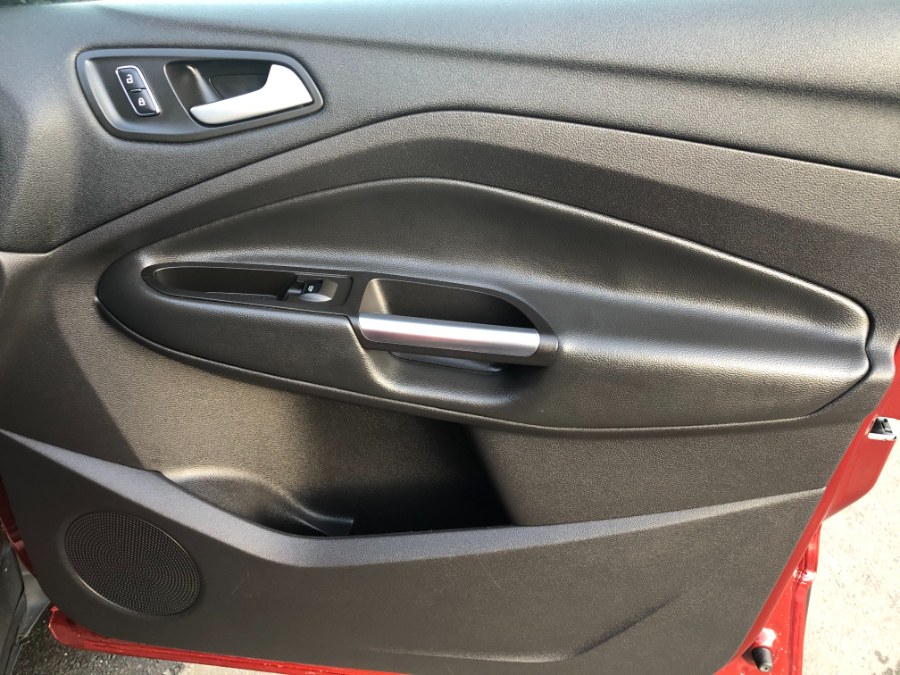 2016 Ford Escape 4WD 4dr SE, available for sale in Bristol, Connecticut | Bristol Auto Center LLC. Bristol, Connecticut 2016 Ford Escape 4WD 4dr SE, available for sale in Bristol, Connecticut | Bristol Auto Center LLC. Bristol, Connecticut