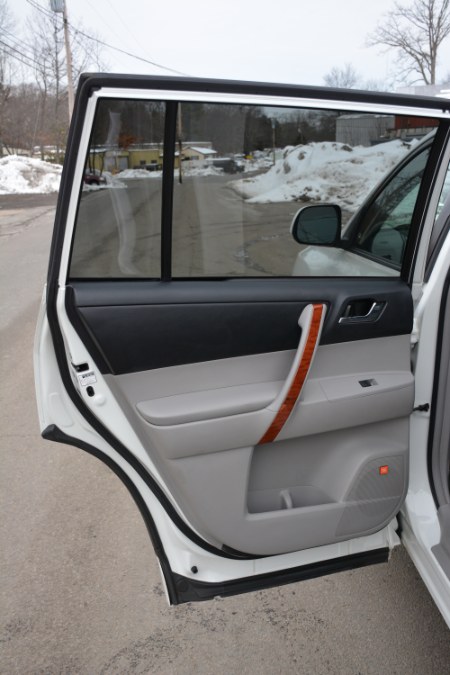 2010 Toyota Highlander 4WD 4dr V6 Limited (Natl), available for sale in Ashland, Massachusetts | New Beginning Auto Service Inc. Ashland, Massachusetts 2010 Toyota Highlander 4WD 4dr V6 Limited (Natl), available for sale in Ashland, Massachusetts | New Beginning Auto Service Inc. Ashland, Massachusetts