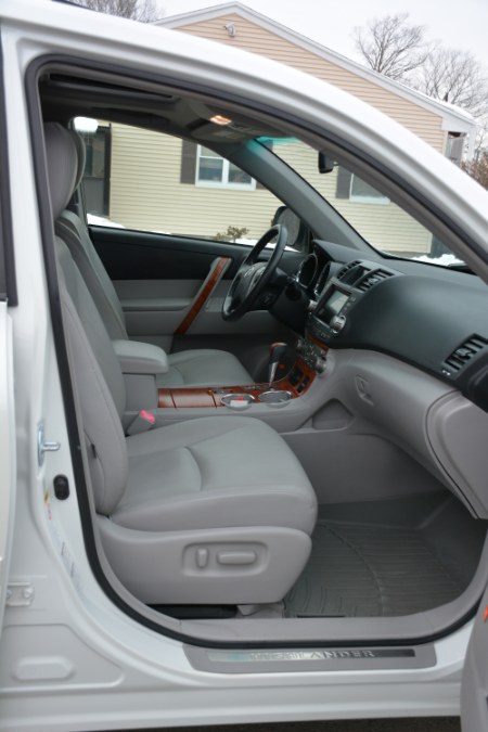 2010 Toyota Highlander 4WD 4dr V6 Limited (Natl), available for sale in Ashland, Massachusetts | New Beginning Auto Service Inc. Ashland, Massachusetts 2010 Toyota Highlander 4WD 4dr V6 Limited (Natl), available for sale in Ashland, Massachusetts | New Beginning Auto Service Inc. Ashland, Massachusetts