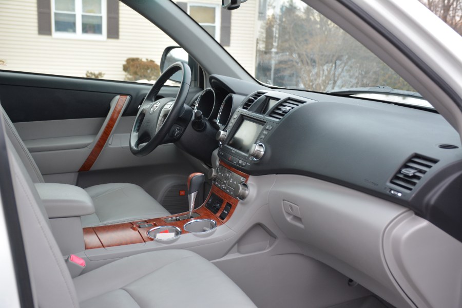 2010 Toyota Highlander 4WD 4dr V6 Limited (Natl), available for sale in Ashland, Massachusetts | New Beginning Auto Service Inc. Ashland, Massachusetts 2010 Toyota Highlander 4WD 4dr V6 Limited (Natl), available for sale in Ashland, Massachusetts | New Beginning Auto Service Inc. Ashland, Massachusetts