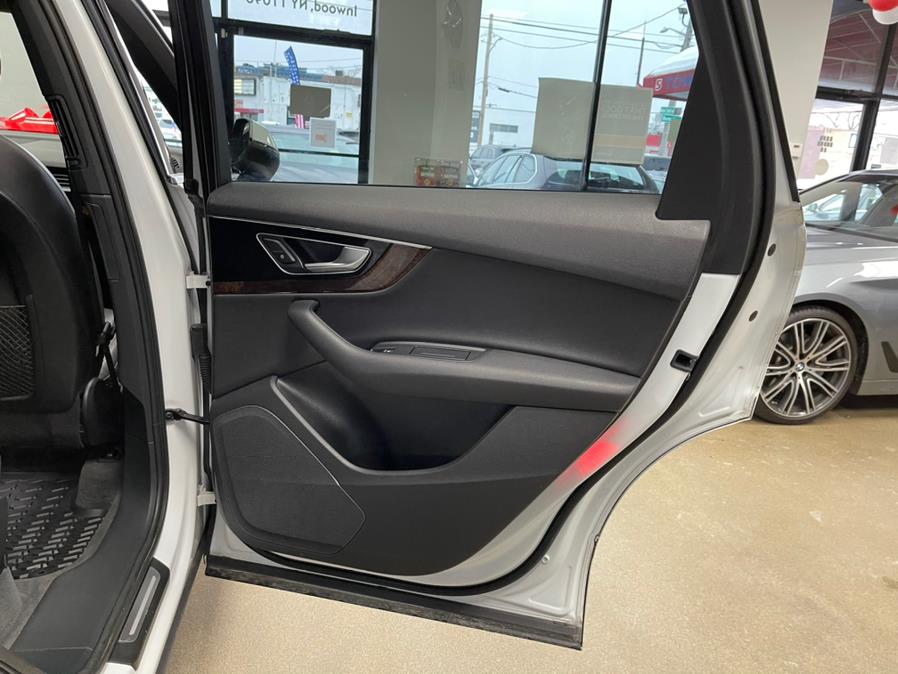 2017 Audi Q7 Premium Plus 3.0 TFSI Premium Plus, available for sale in Inwood, New York | 5 Towns Drive. Inwood, New York 2017 Audi Q7 Premium Plus 3.0 TFSI Premium Plus, available for sale in Inwood, New York | 5 Towns Drive. Inwood, New York