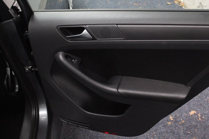 2011 Volkswagen Jetta Sedan 4dr Auto SE PZEV, available for sale in Plainville, Connecticut | New England Auto Sales LLC. Plainville, Connecticut 2011 Volkswagen Jetta Sedan 4dr Auto SE PZEV, available for sale in Plainville, Connecticut | New England Auto Sales LLC. Plainville, Connecticut