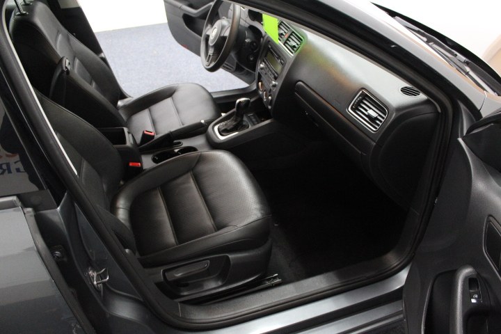 2011 Volkswagen Jetta Sedan 4dr Auto SE PZEV, available for sale in Plainville, Connecticut | New England Auto Sales LLC. Plainville, Connecticut 2011 Volkswagen Jetta Sedan 4dr Auto SE PZEV, available for sale in Plainville, Connecticut | New England Auto Sales LLC. Plainville, Connecticut