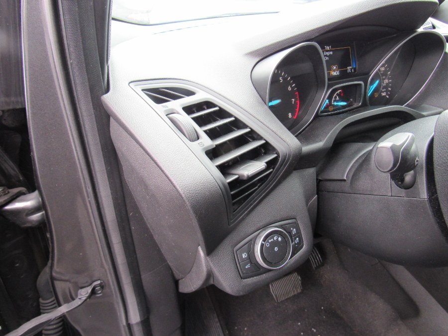 Used Ford Escape SE 4WD 2017 | NJ Used Cars Center. Irvington, New Jersey Used Ford Escape SE 4WD 2017 | NJ Used Cars Center. Irvington, New Jersey