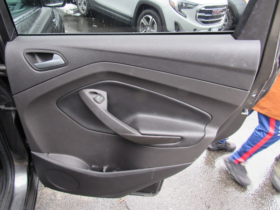 Used Ford Escape SE 4WD 2017 | NJ Used Cars Center. Irvington, New Jersey Used Ford Escape SE 4WD 2017 | NJ Used Cars Center. Irvington, New Jersey