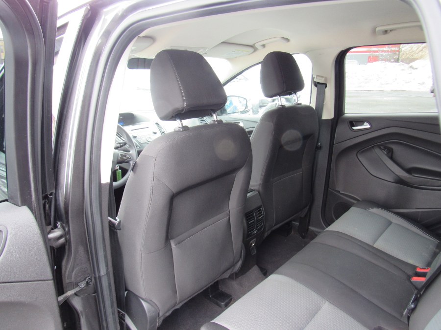 Used Ford Escape SE 4WD 2017 | NJ Used Cars Center. Irvington, New Jersey Used Ford Escape SE 4WD 2017 | NJ Used Cars Center. Irvington, New Jersey