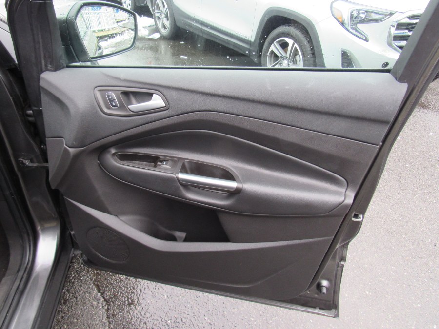 Used Ford Escape SE 4WD 2017 | NJ Used Cars Center. Irvington, New Jersey Used Ford Escape SE 4WD 2017 | NJ Used Cars Center. Irvington, New Jersey