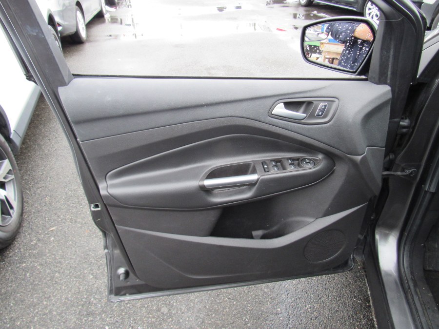 Used Ford Escape SE 4WD 2017 | NJ Used Cars Center. Irvington, New Jersey Used Ford Escape SE 4WD 2017 | NJ Used Cars Center. Irvington, New Jersey