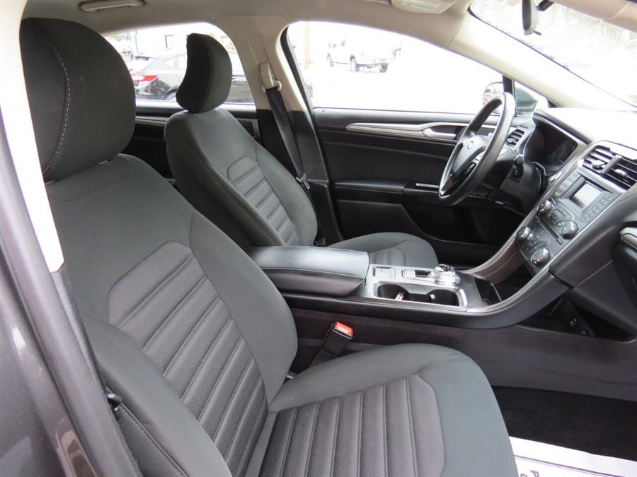 Used Ford Fusion SE 4dr Sedan 2017 | Lake City Exports Inc. Auburn, Maine Used Ford Fusion SE 4dr Sedan 2017 | Lake City Exports Inc. Auburn, Maine