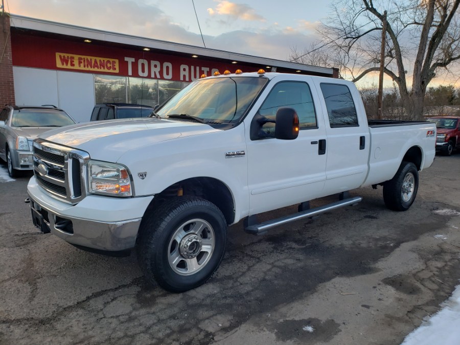 2006 Ford Super Duty F-350 SRW Lariat Crew Cab Long Bed 6.8 V10, available for sale in East Windsor, Connecticut | Toro Auto. East Windsor, Connecticut