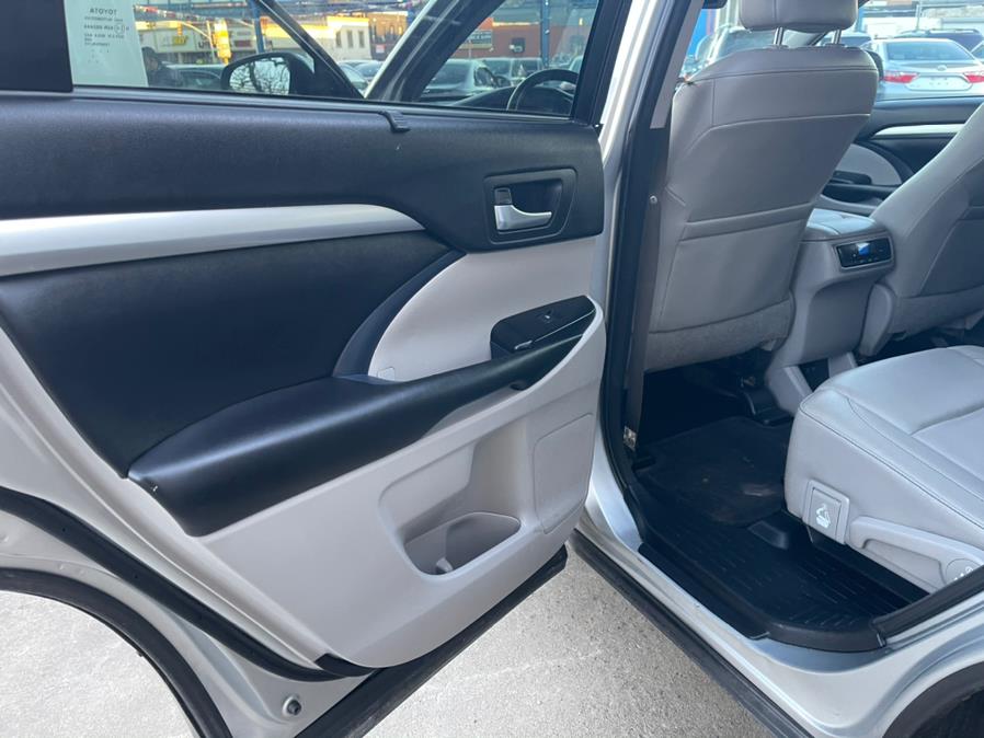 Used Toyota Highlander XLE V6 AWD (Natl) 2017 | Brooklyn Auto Mall LLC. Brooklyn, New York Used Toyota Highlander XLE V6 AWD (Natl) 2017 | Brooklyn Auto Mall LLC. Brooklyn, New York