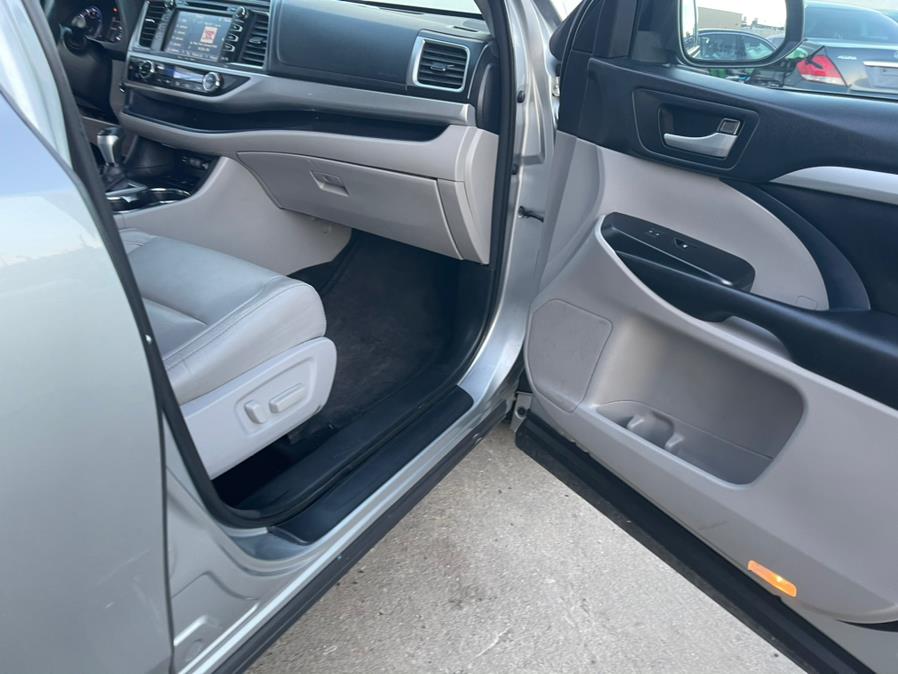 Used Toyota Highlander XLE V6 AWD (Natl) 2017 | Brooklyn Auto Mall LLC. Brooklyn, New York Used Toyota Highlander XLE V6 AWD (Natl) 2017 | Brooklyn Auto Mall LLC. Brooklyn, New York