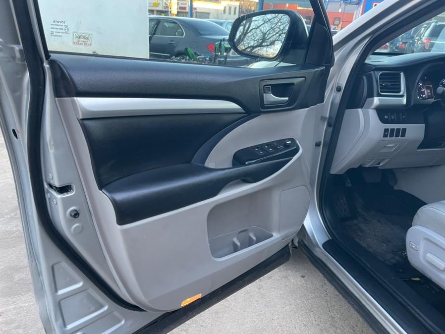 Used Toyota Highlander XLE V6 AWD (Natl) 2017 | Brooklyn Auto Mall LLC. Brooklyn, New York Used Toyota Highlander XLE V6 AWD (Natl) 2017 | Brooklyn Auto Mall LLC. Brooklyn, New York