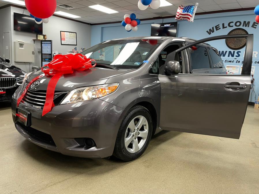 Used Toyota Sienna LE FWD 7-Passenger (Natl) 2017 | 5 Towns Drive. Inwood, New York Used Toyota Sienna LE FWD 7-Passenger (Natl) 2017 | 5 Towns Drive. Inwood, New York