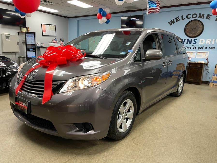 Used Toyota Sienna LE FWD 7-Passenger (Natl) 2017 | 5 Towns Drive. Inwood, New York Used Toyota Sienna LE FWD 7-Passenger (Natl) 2017 | 5 Towns Drive. Inwood, New York