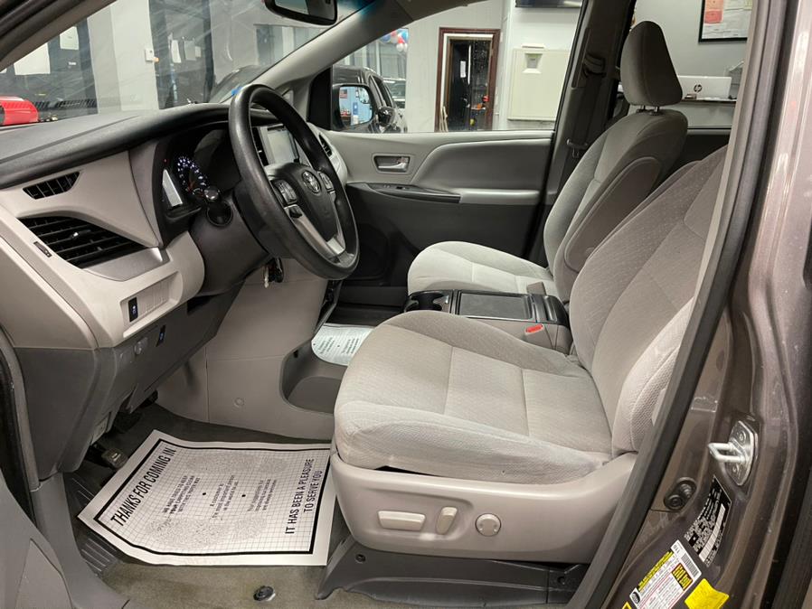 Used Toyota Sienna LE FWD 7-Passenger (Natl) 2017 | 5 Towns Drive. Inwood, New York Used Toyota Sienna LE FWD 7-Passenger (Natl) 2017 | 5 Towns Drive. Inwood, New York