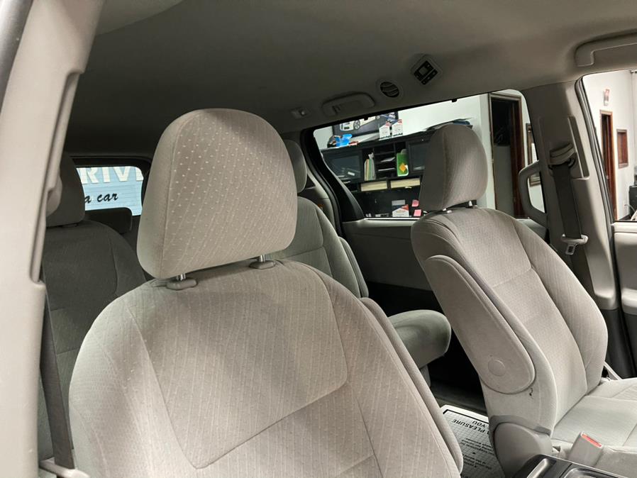 Used Toyota Sienna LE FWD 7-Passenger (Natl) 2017 | 5 Towns Drive. Inwood, New York Used Toyota Sienna LE FWD 7-Passenger (Natl) 2017 | 5 Towns Drive. Inwood, New York